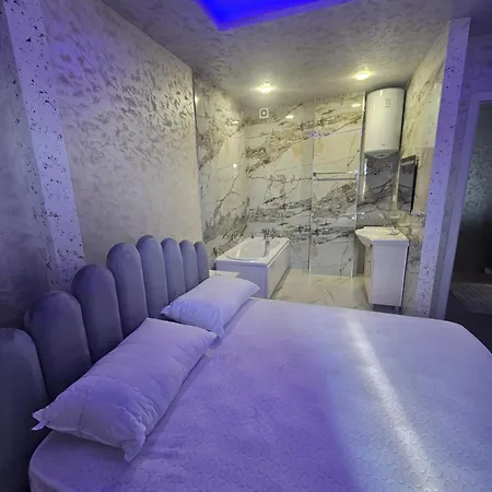 Luxury 2 Golem (Tirana)