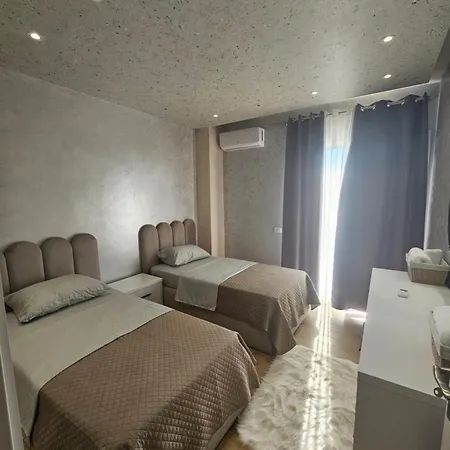 Luxury 2 *